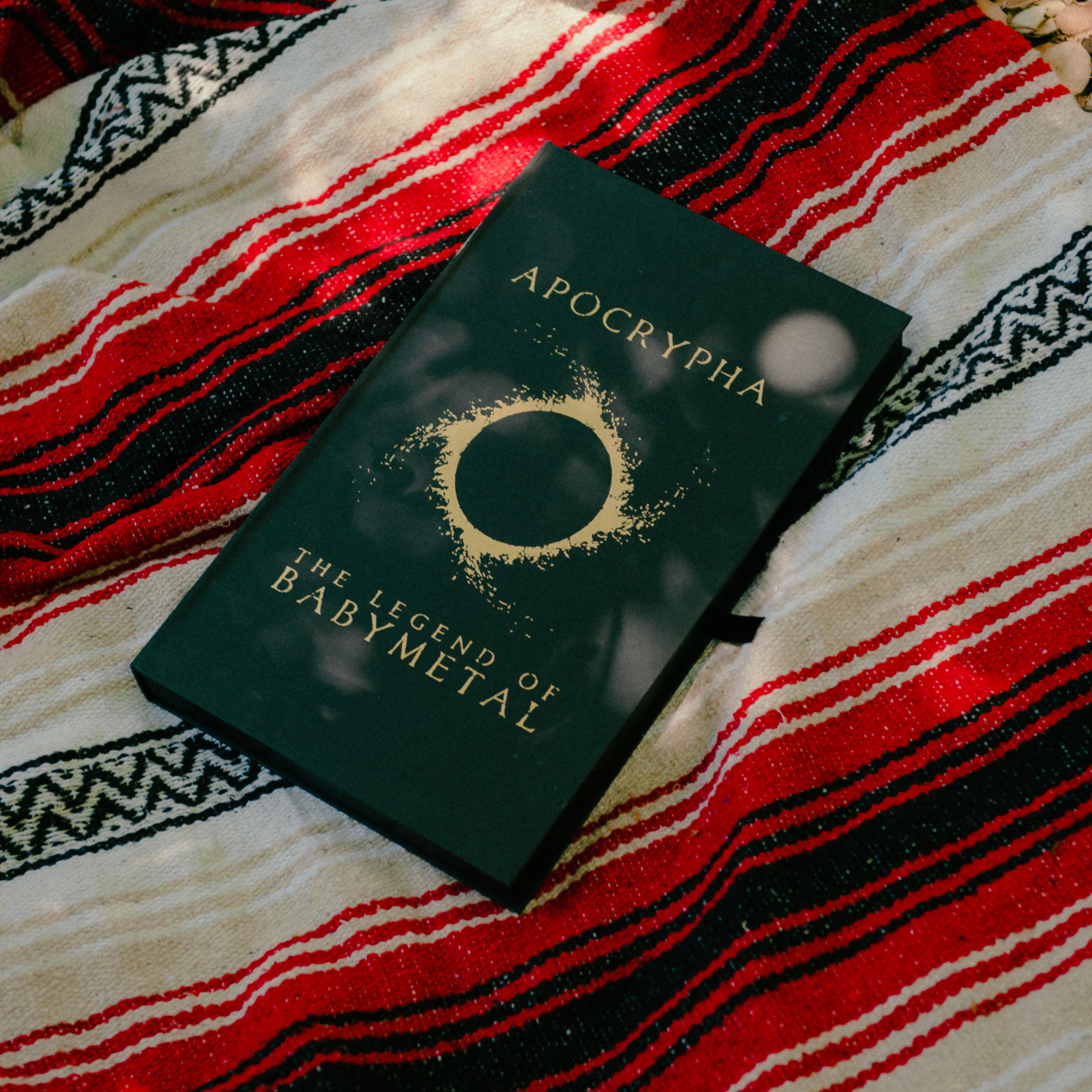 BABYMETAL: Apocrypha: The Legend of BABYMETAL - Deluxe Edition - Image 6