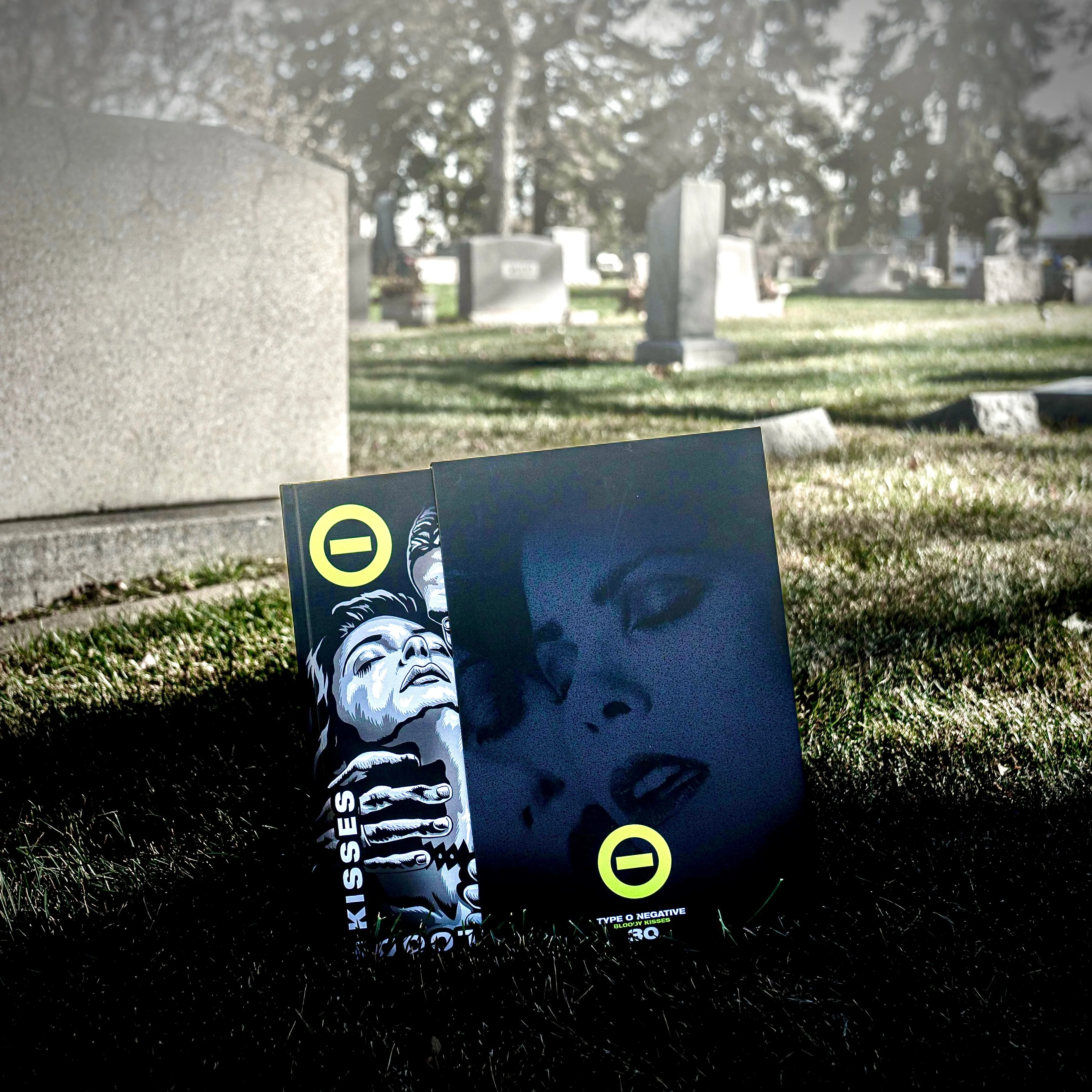 Type O Negative: Bloody Kisses 30 - Deluxe Bundle - Image 12